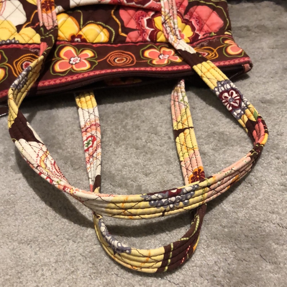 Vera Bradley, small tote/hand bag with zipper closing, and multiple pockets. - Picture 6 of 8